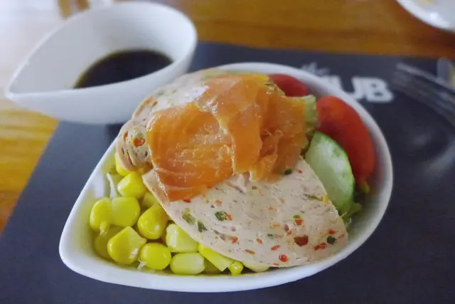 煙三文魚特式沙律