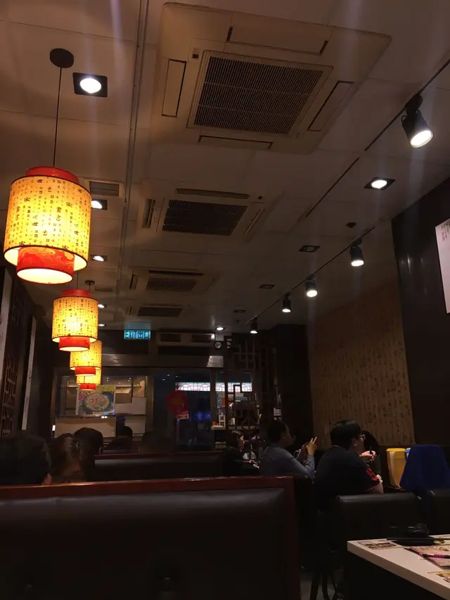 入面唔算好大,但空間好闊落,坐位舒適。而且餐廳嘅設計用心,係有特色嘅中國風。