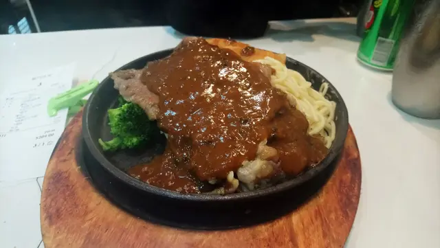 黑椒香蒜牛扒拼炸蝦