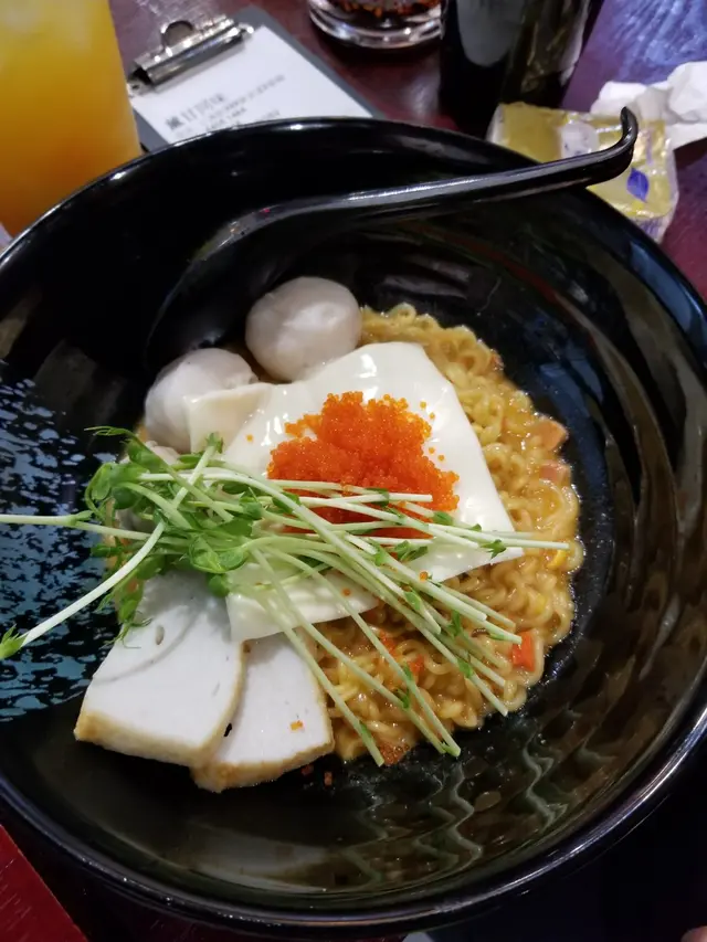 韓式芝士撈麵配雜丸
