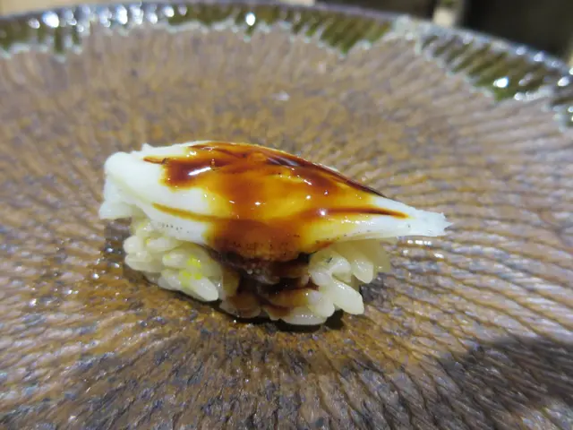 櫻葉白飯魚壽司