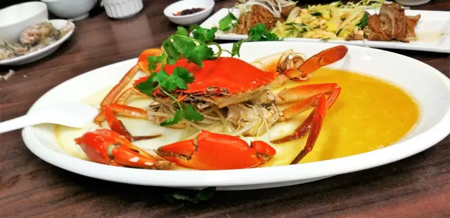 花雕蛋白雞油蒸大肉蟹