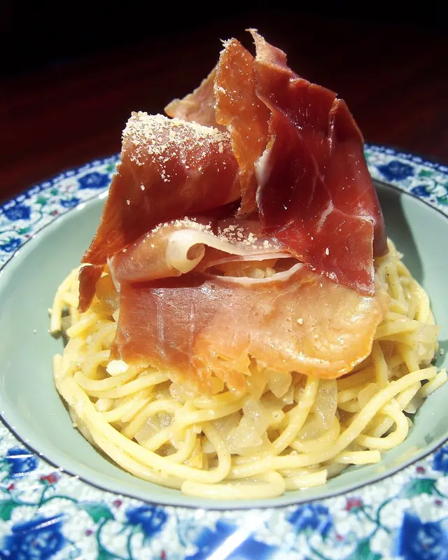 巴拿馬火腿香蒜辣意粉