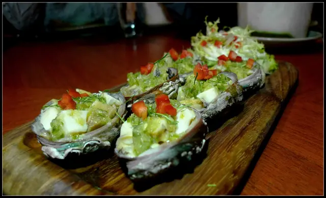 鮮鮑魚配泰式辣汁