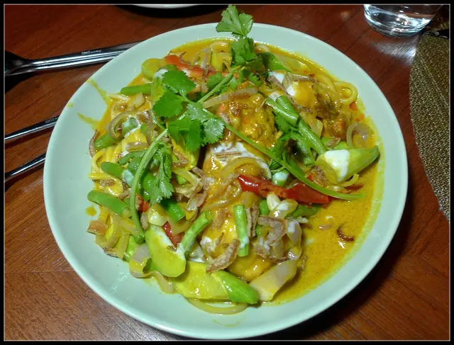 黃咖哩河蝦炒麵