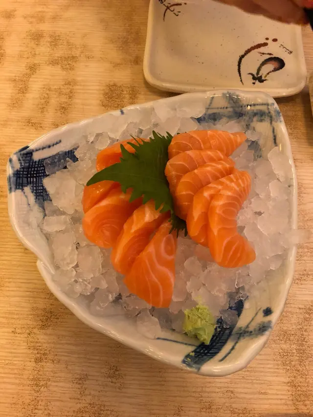 惠顧滿100蚊可以40蚊享用，尚算新鮮肥美，幾抵食