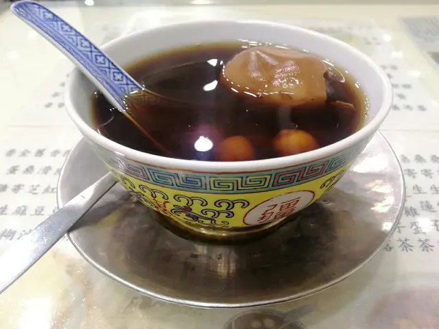 糖水滋潤，蓮子鬆化，雞蛋有茶葉蛋的味道，水準之作!