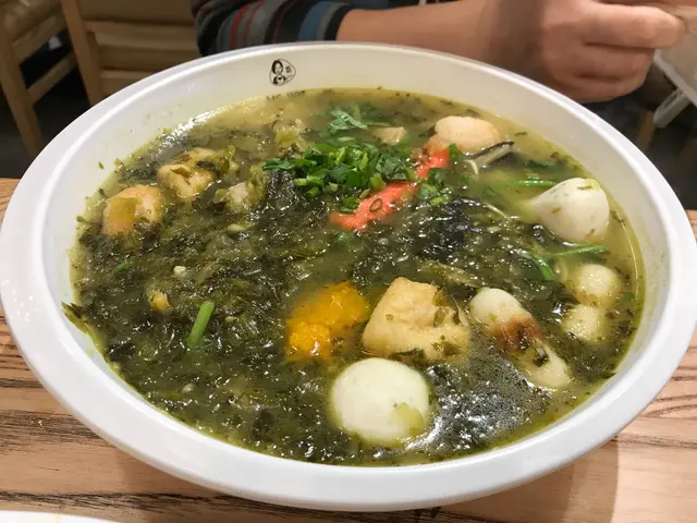 這個加入酸菜不辣的