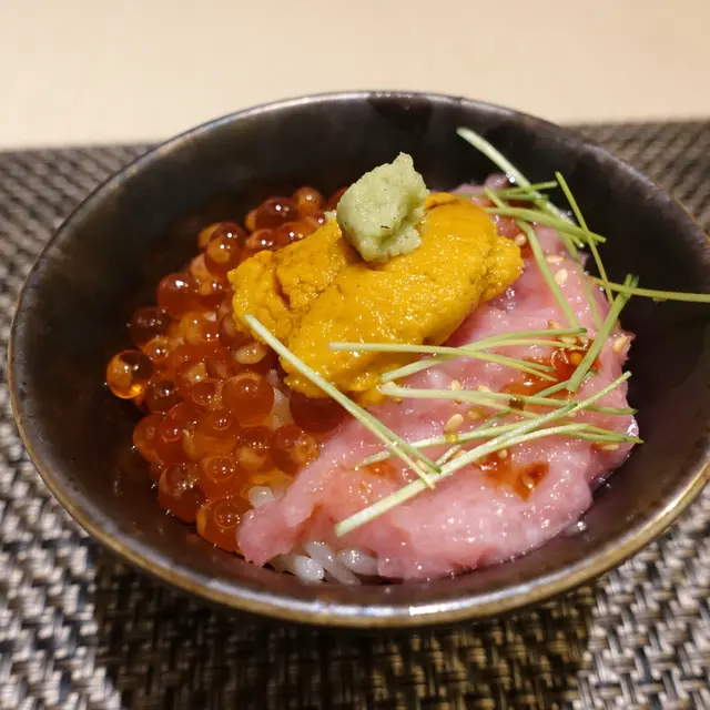 北海道海膽 蔥拖羅 三文魚子飯