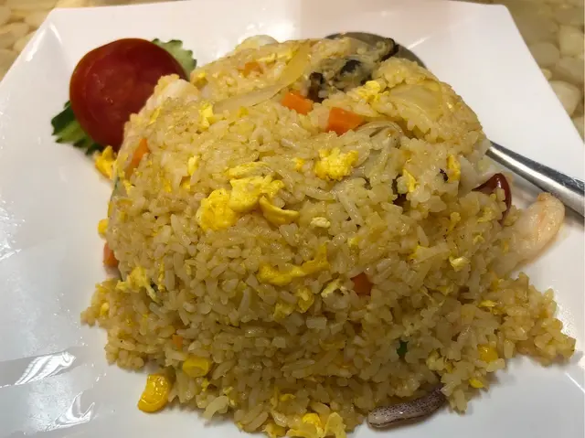 外觀好普通，但又出奇地好食，海鮮有魷魚🦑青口同蝦，份量好夠 ，味道唔錯