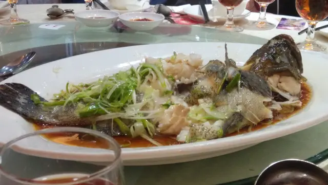 清蒸大石斑:拆解後,看得出也食得出蒸煮得剛剛好。