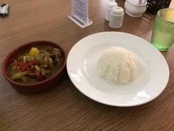 咖哩牛肉配飯