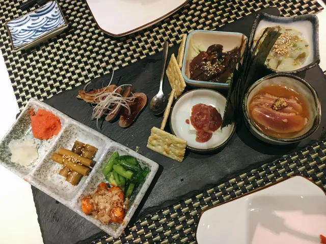 合鴨煮, 山葵八爪魚, 漬物, 明太子, 慢煮牛舌, 芝士酒盜, 鹽漬螢光魷魚