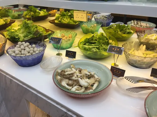 唐生菜, 油麥菜, 京蔥, 秀珍菇, 章魚燒, 白魚蛋, 南瓜