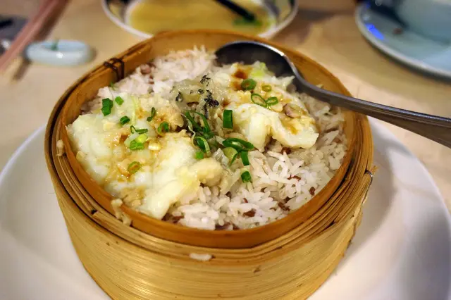荷香蒜蓉海斑片原籠蒸鴛鴦飯
