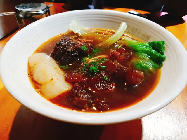 招牌半筋半肉湯麵