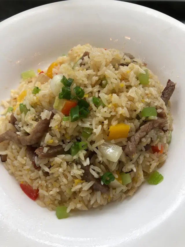 三色牛柳絲炒飯