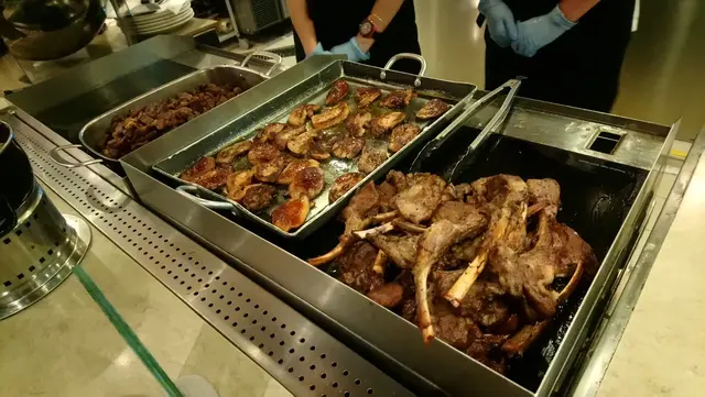 和牛壽喜燒 , 生蠔, 麵包蟹