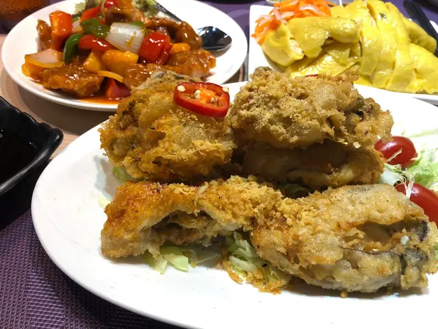 一份有8隻「巨型」桶蠔，
每隻都半個拳頭咁大，好抵食呀！😌
桶蠔入口沒有多餘的腥味或酸味，
肉質鮮甜肥美，
最重要係炸粉薄身，炸得香脆可口！好好食呀！😋