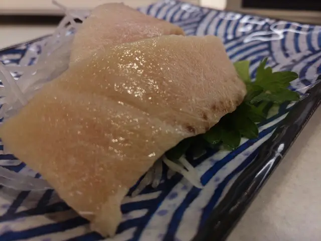 作為一個劍鱼控, 劍魚腩可以說是令我刮目相看。因為本來我是並不喜歡吃劍魚腩的,但這個新鮮的劍魚腩咬落去,油花什,香口感爽口,濃濃的魚香味,在我口中徘徊,🤪♨️