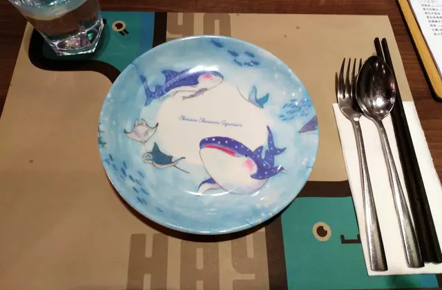 餐碟也很有特色