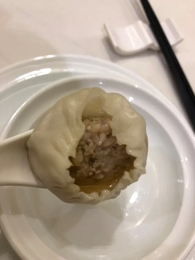 窩貼同小籠包一樣咁多汁, 煎到好脆,好香口,但一碟得三隻, 唔夠我地食, 所以最後叫多咗一碟! 