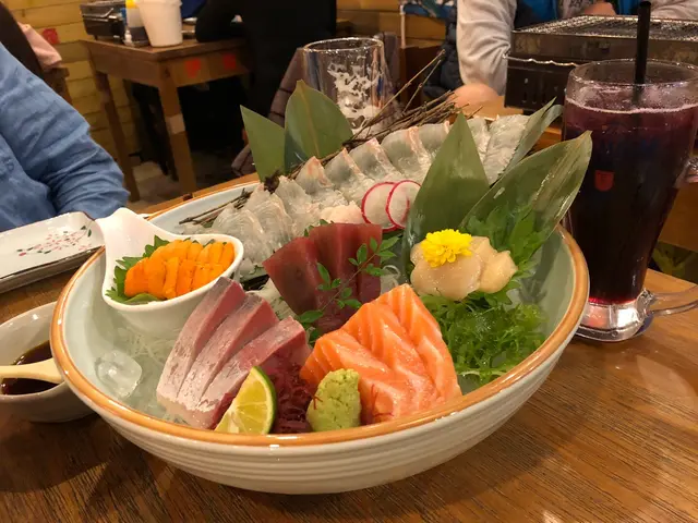 剌身5盛加左口魚剌身