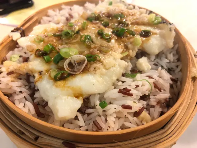 荷香蒜蓉海斑片原籠蒸鴛鴦飯