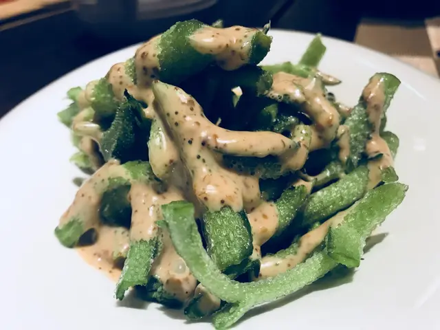 冰菜沙律 （後淋上芝麻沙律汁）