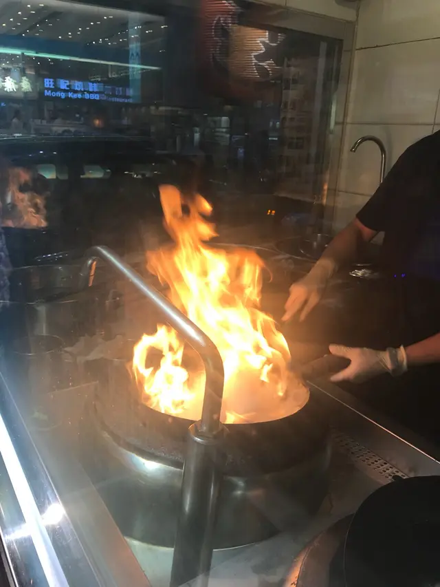 個湯底係「炒」出黎架