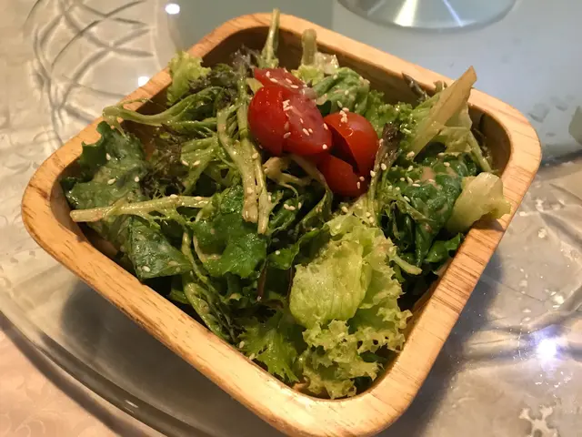 有機沙律菜伴芝麻醬