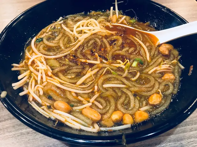 重慶酸辣薯粉 （後再加辣汁）