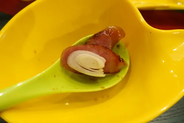 薄身而脆皮的外層，入口甜美惹味又鮮美多汁