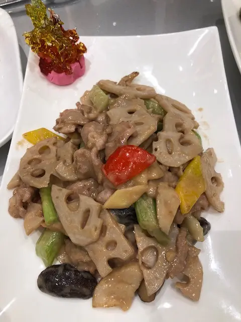 乳香蓮藕片炒黑豚肉