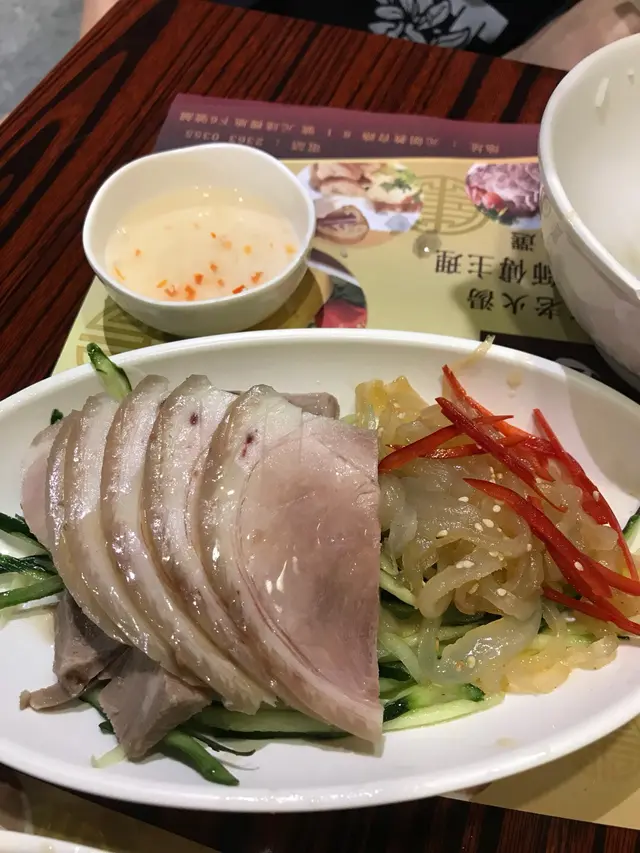 燻蹄拼海蜇，無咩特別，但份量幾大