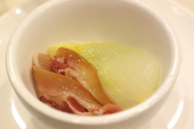 肘子雞湯浸菜膽