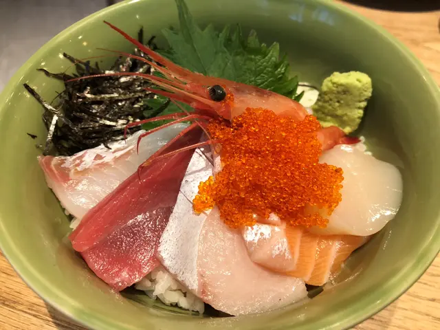 七色魚生丼定食