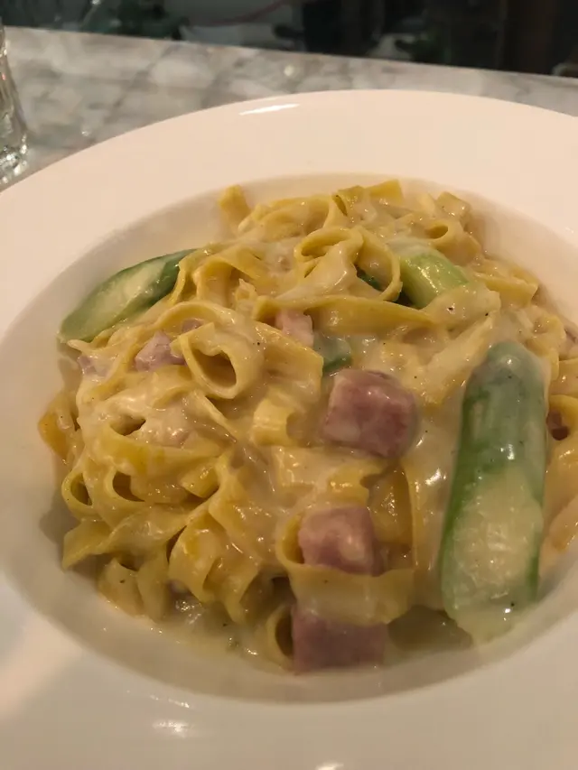 露筍火腿招牌忌廉寬條麵