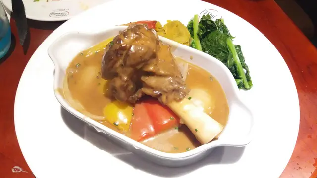 羊肉唔夠軟熟....感覺一般，想做成燉肉感覺但還沒可以，而且我比較喜歡羊騷味可這個沒有，感覺沒了吃羊肉的樂趣
