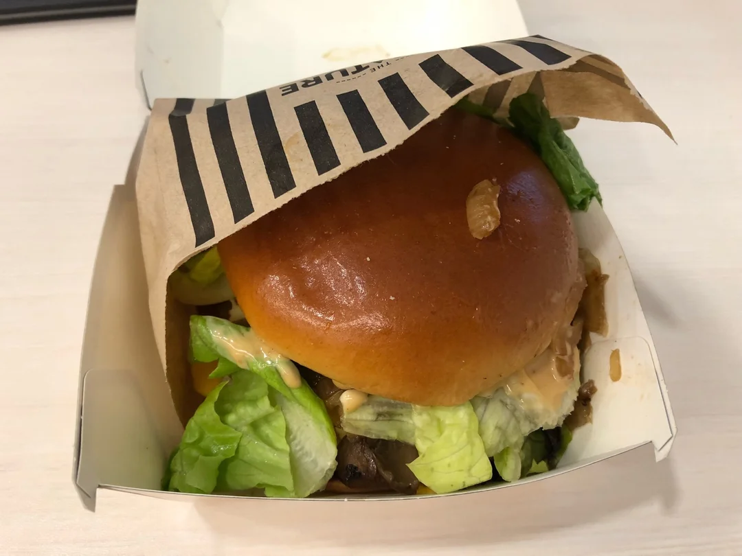 cheesy champignon angus burger - mcdonalds nexts photo in