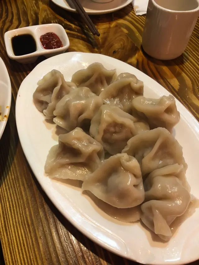 價錢 相宜  但我覺得沒什麼特別  羊肉肉質鮮美  但個人認為可以重口味一點較好  喜歡清淡的朋友可以一試(˶‾᷄ ⁻̫ ‾᷅˵)