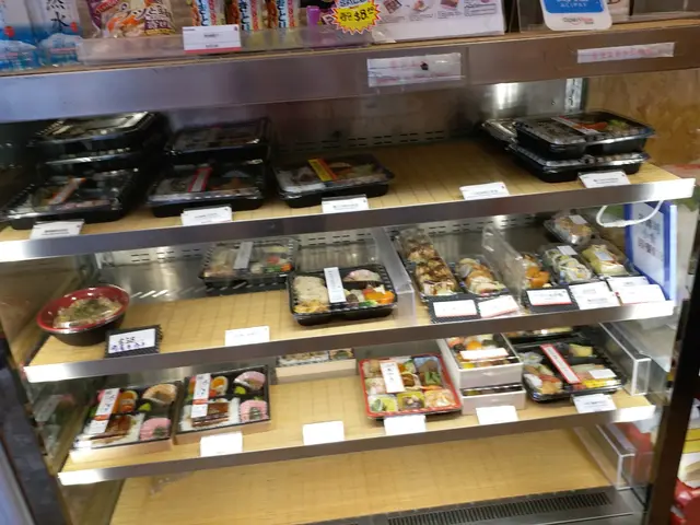 飯盒有暖櫃保暖，可即買即食。