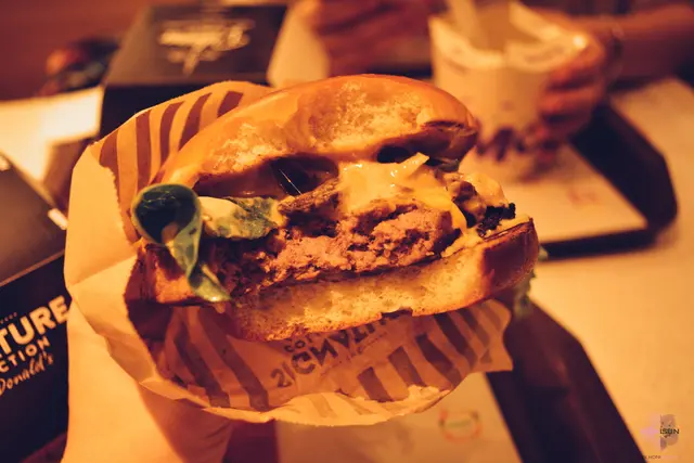 Cheesy Champignon Angus Burger芝味蘑菇安格斯