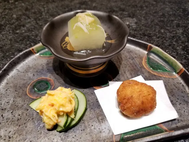 左下(蛋黃醋蟹肉)、右下(櫻海老團子)、上(翡翠冬瓜)