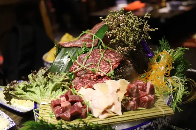 滾手切牛肉宮廷拼盤