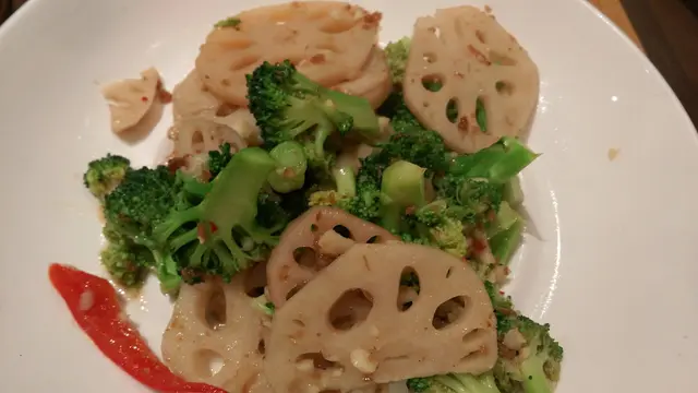 馬拉盞炒西蘭花蓮藕