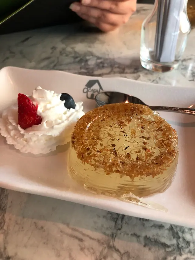 啲冰糖好似唔洗錢咁，一食落去已經甜到漏，分分鐘有糖尿病