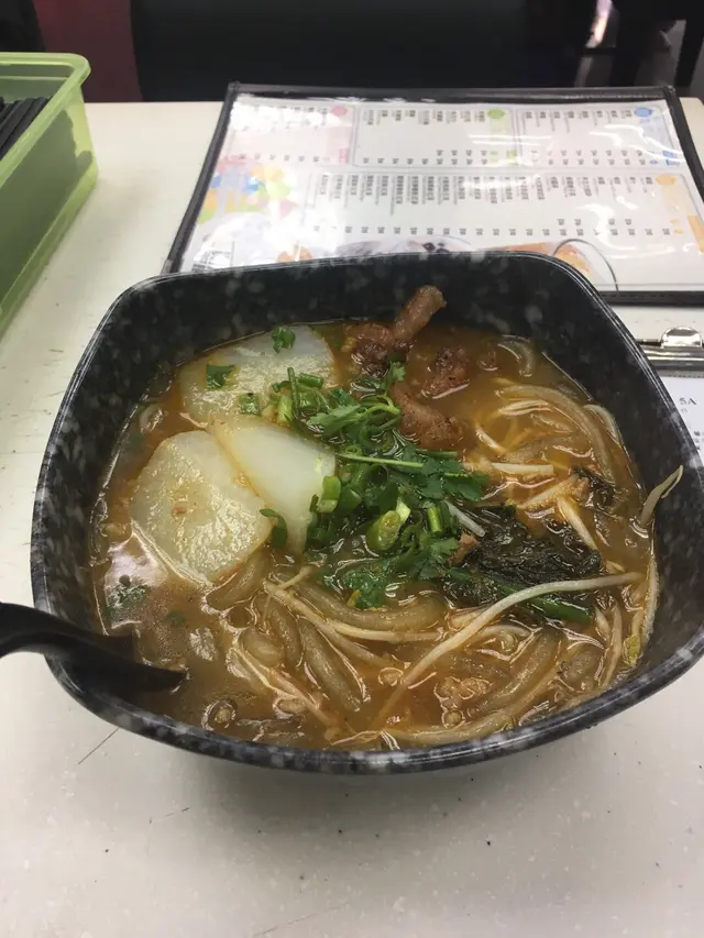 酸辣紅薯粉+豬頸肉+蘿蔔（小小辣）