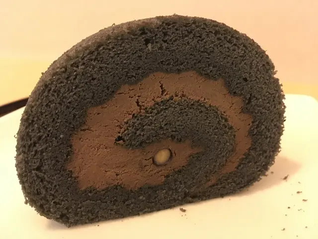 竹炭焙茶卷蛋配搭很夾,推介!