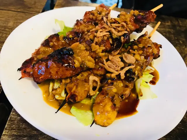 雞肉和豬肉串燒